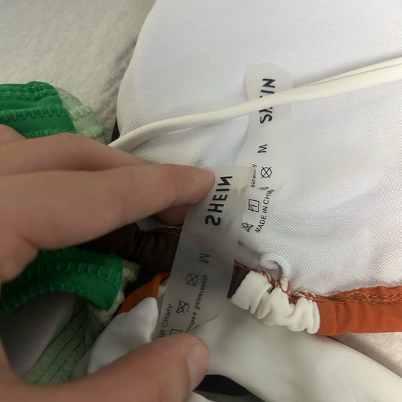 Bundle of 2 bikini sets and 2 bikini tops - Picture 3 of 5